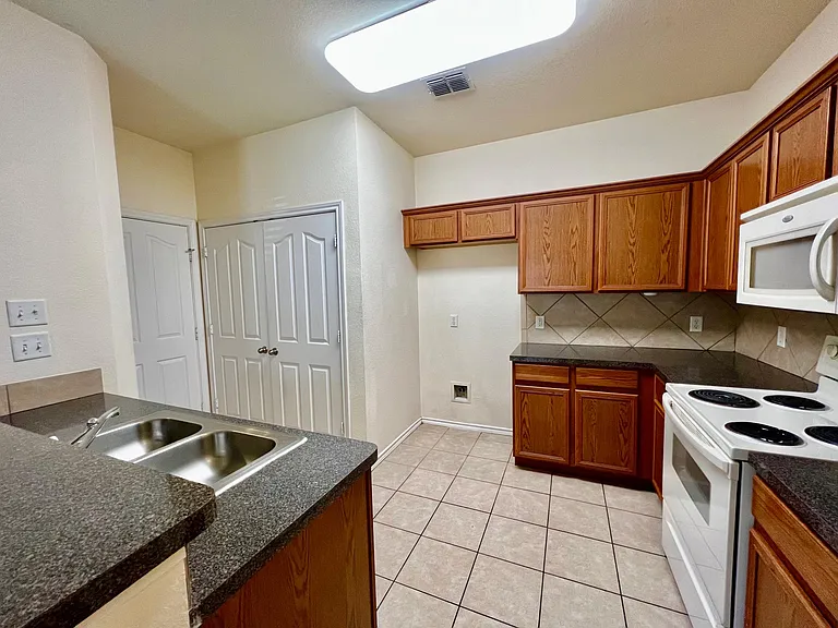 850 Mirabell Ct #850 — Photo 8