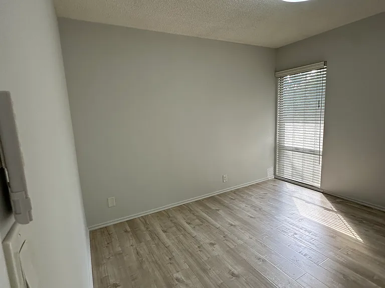 5626-5630 Sultana Ave — Photo 29