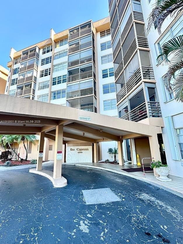 1200 Saint Charles Pl APT 218