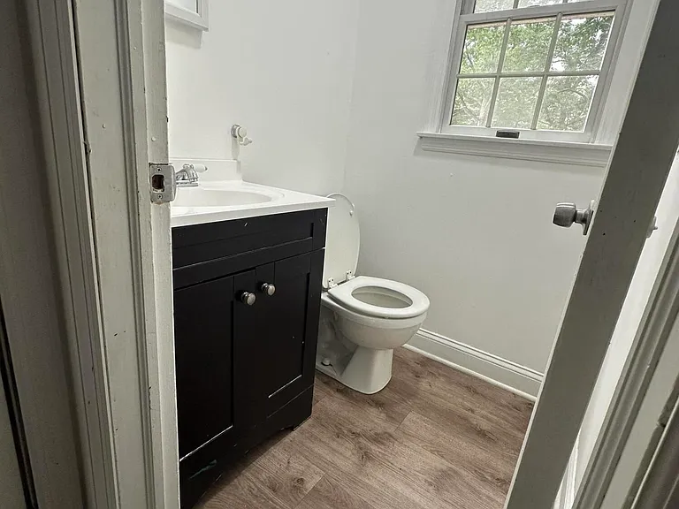 422 W Lake Ave — Photo 9