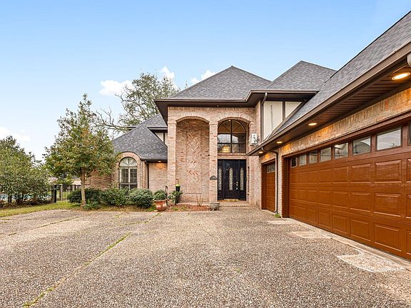 3rd image of 3510 Robinson Rd