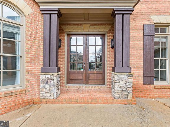 3rd image of 560 Arcaro Dr