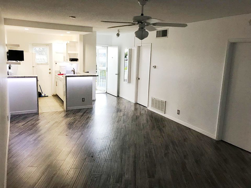 1st image of 1117 Lake Ter APT 209