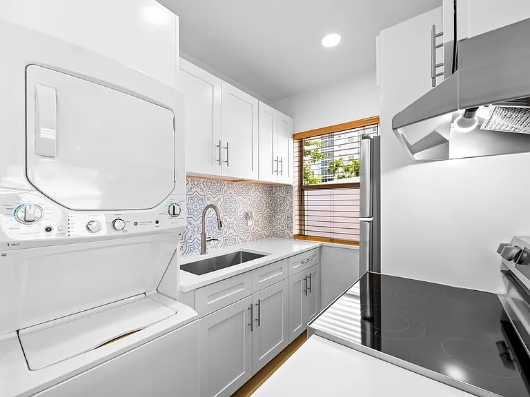 412 SE 16th St #6A — Photo 1