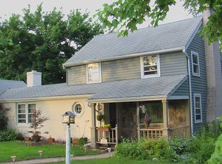 2072 Edgewater Dr, Grafton, WI 53024