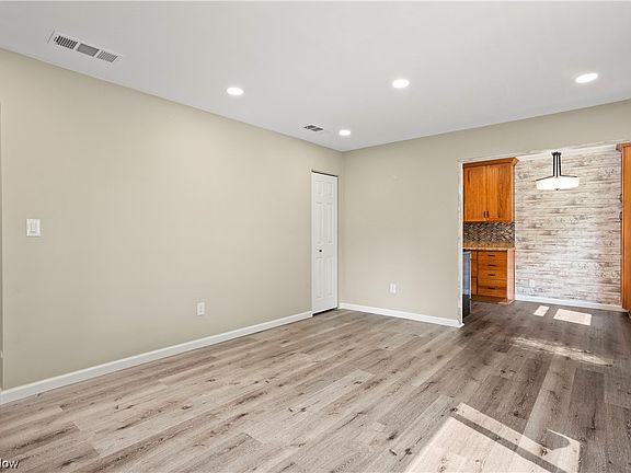 5th image of 610 Penfield Ave
