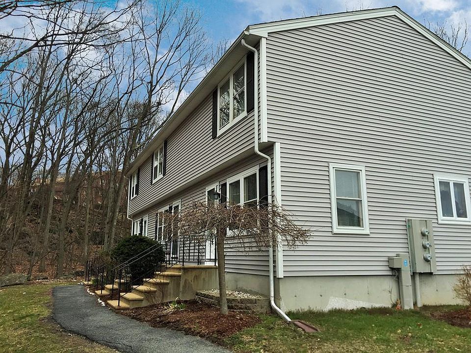 2nd image of 270 Sunderland Rd APT 83