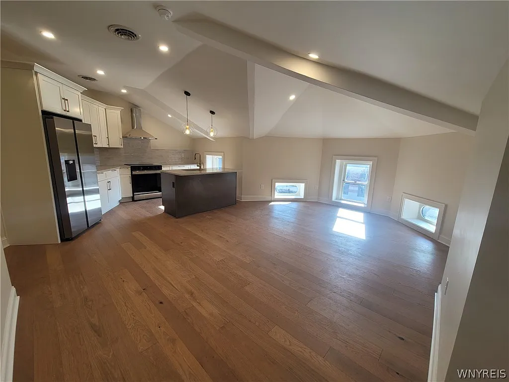 2 bed, 1.0 bath, 900 sqft, $2,200 — Photo 2