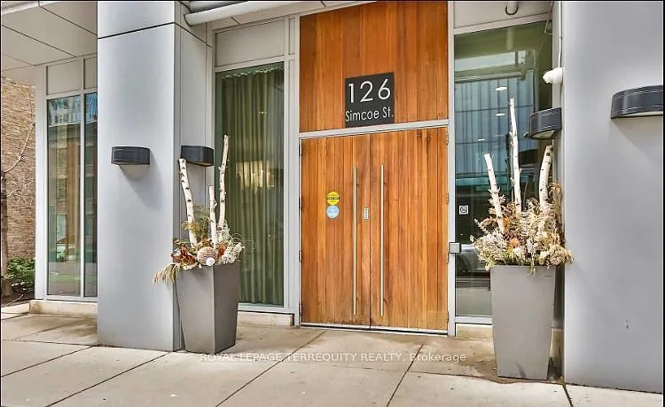 Boutique 2 Condominiums — Photo 2