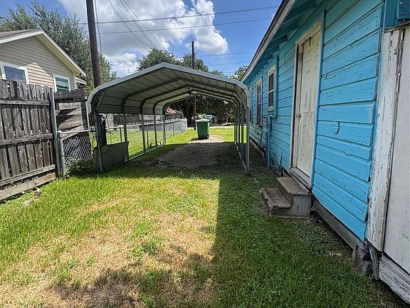 3rd image of 4211 Castor St