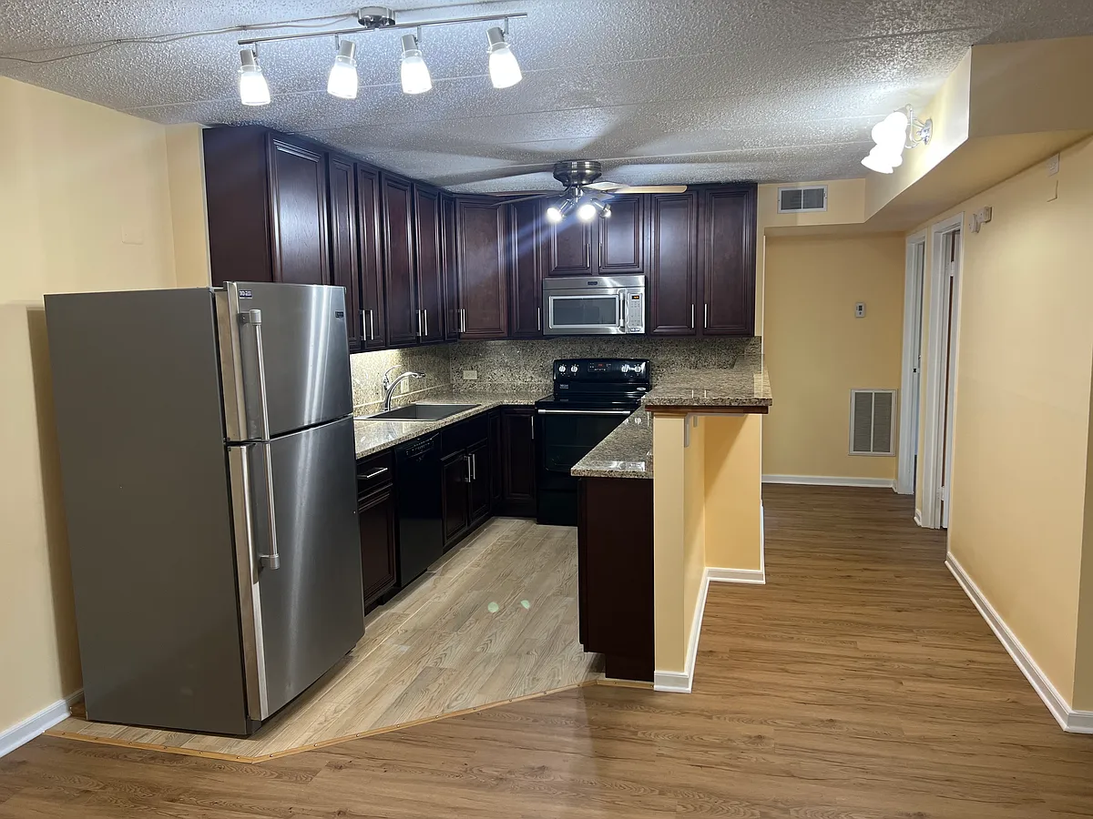 Building Photo - 3857 N Parkway Dr #2C