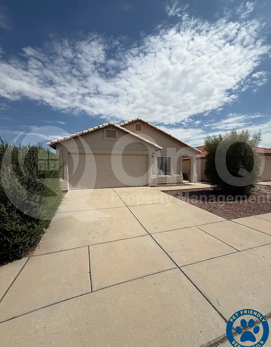 4 bed, 2.0 bath, 1605 sqft, $1,949 — Photo 1