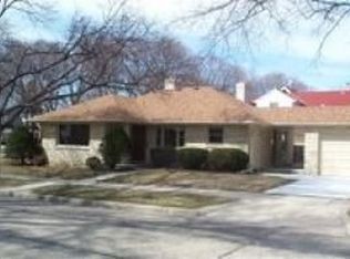 8024 W Meinecke Ave, Wauwatosa, WI 53213
