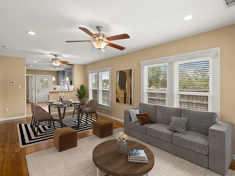 502 Dell Ct — Photo 3