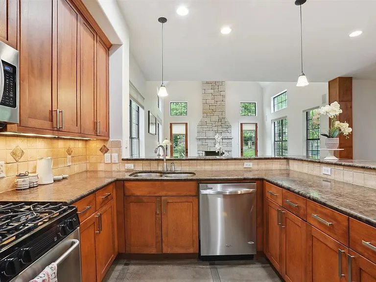 2309 Kinney Rd — Photo 8