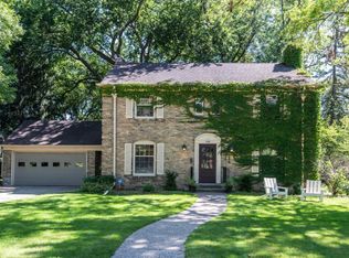 1368 Edgcumbe Rd, Saint Paul, MN 55116