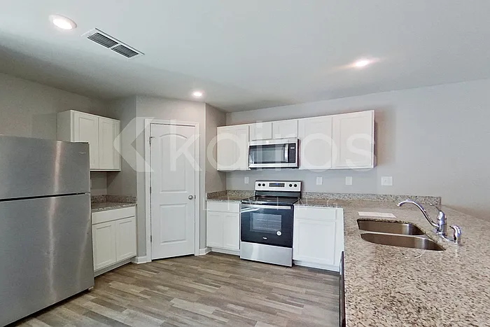 111 Lochwolde Dr — Photo 4