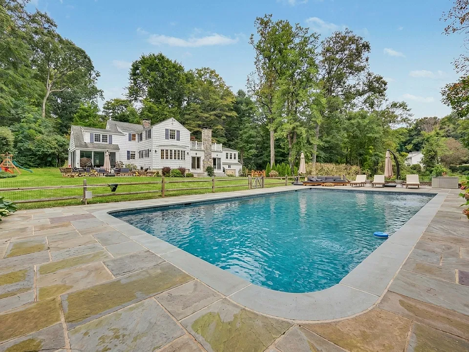 211 Laurel Rd