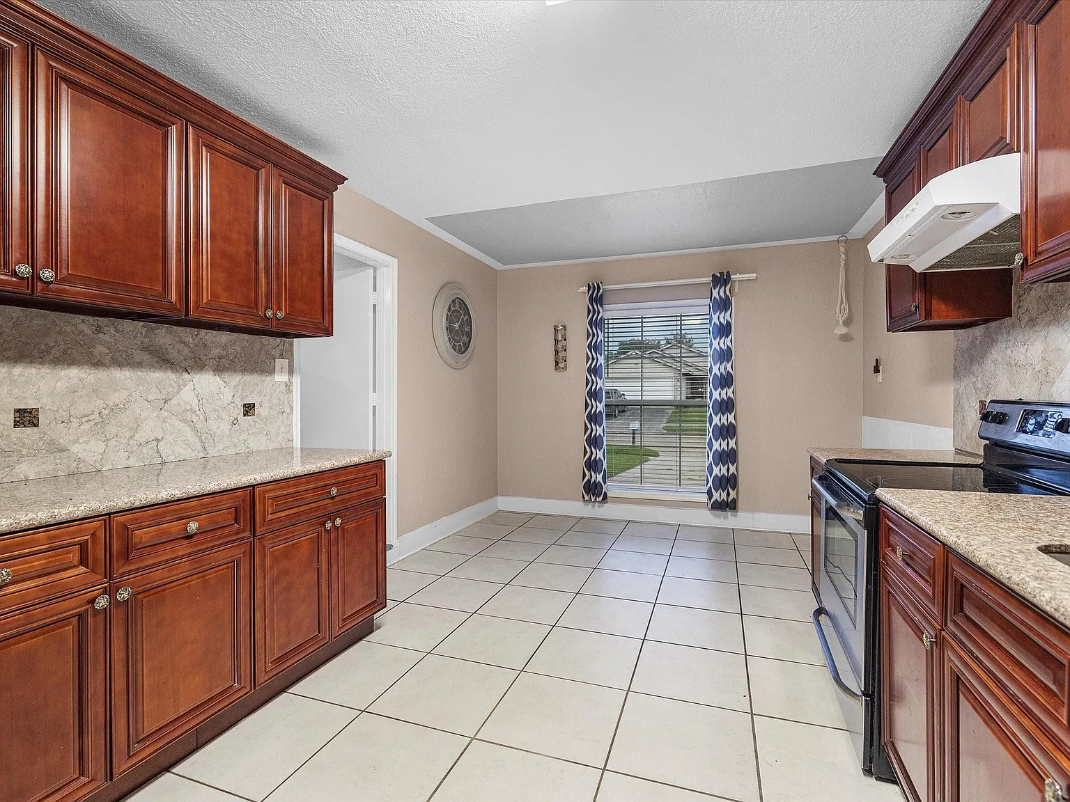 3 bed, 2.0 bath, 1650 sqft, $1,700 — Photo 4