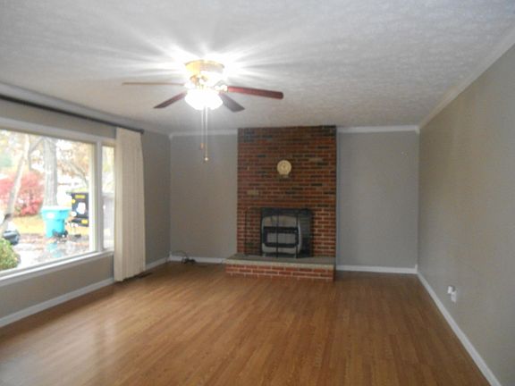 2nd image of 129 Oak St