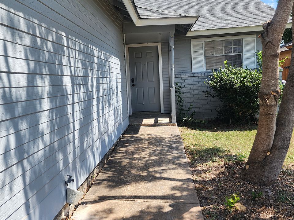 2nd image of 701 Greenlawn Blvd