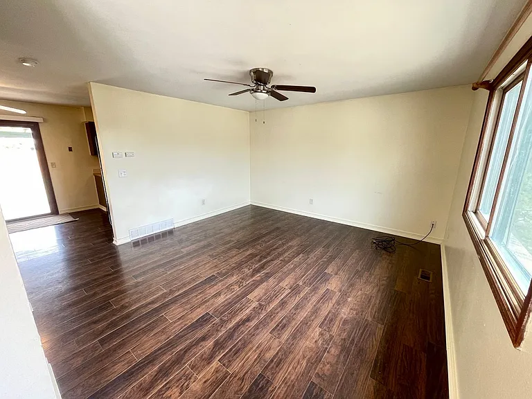 1907 Buena Vista Pl — Photo 3