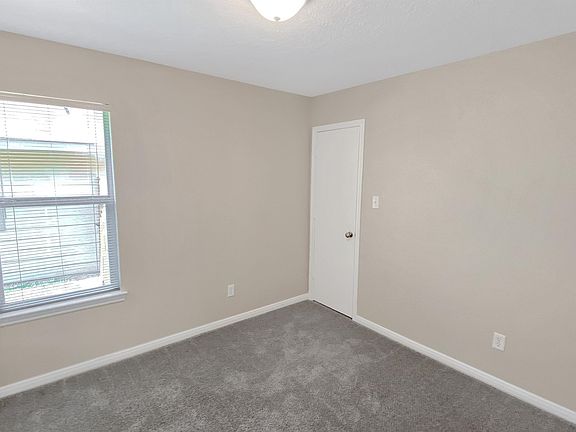 2nd image of 1014 Crested Point Dr
