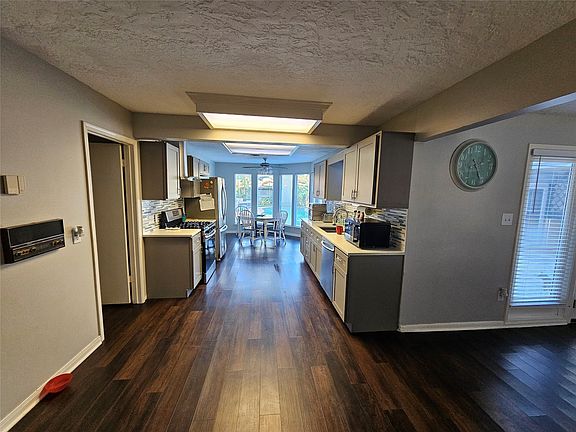 3rd image of 14822 Cedar Point Dr