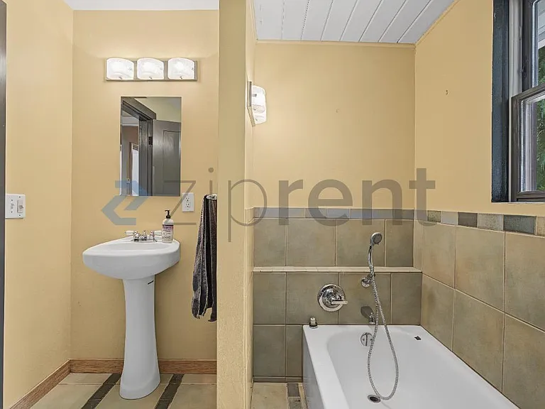 920 SW Stephenson Ct — Photo 19