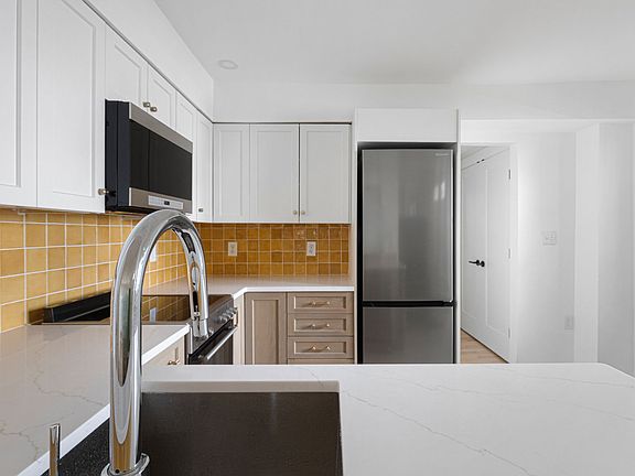 3rd image of 577 Franklin St #1L