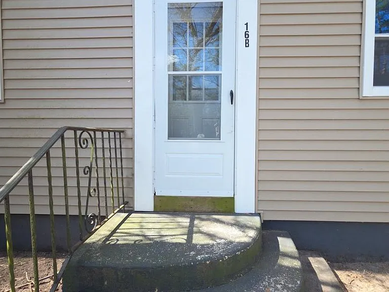16 Chicory St #B — Photo 2