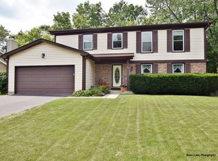 85 Cottonwood Cir, Batavia, IL 60510