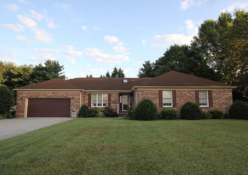 2nd image of 806 Park Dr