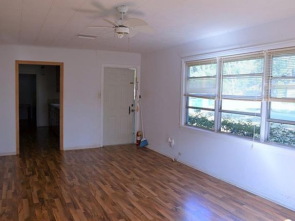 4th image of 483 Wisteria Ave