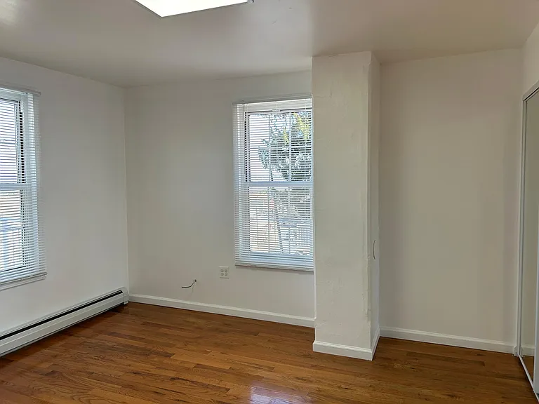 933 Wyandotte St — Photo 26