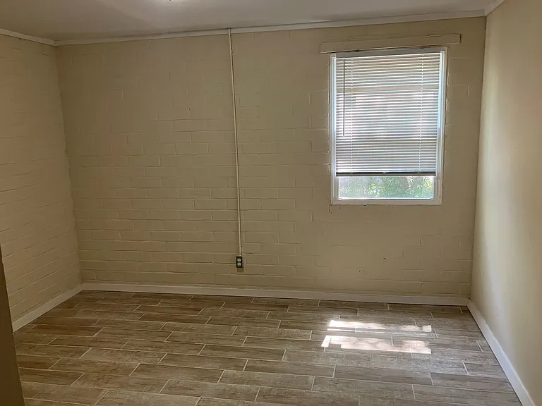 521 Hall St #1 — Photo 9