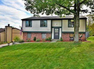 1205 Armstrong Dr, South Park, PA 15129
