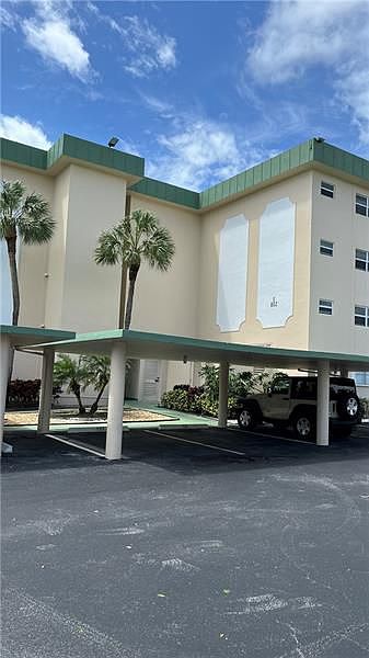 1st image of 802 SE 7th St APT 403