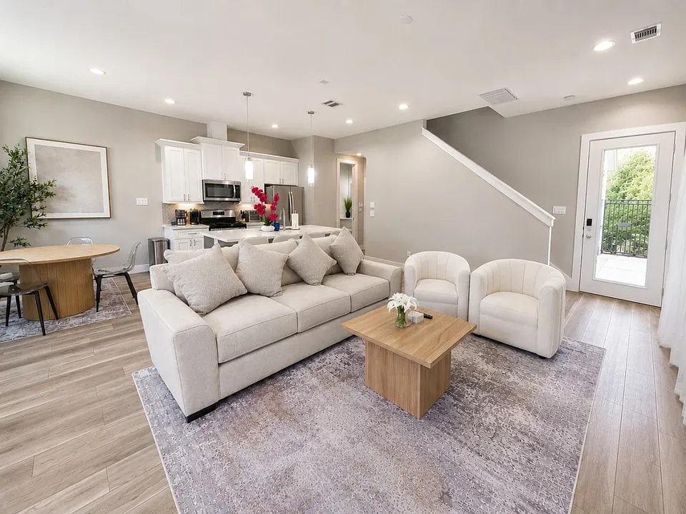 8326 Curry Rd #ID1227052P