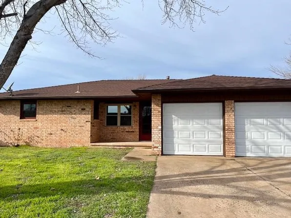 502 Highland Dr, Waukomis, OK 73773