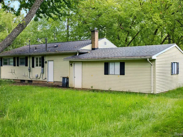 1469 Westwood Dr, Flint, MI 48532