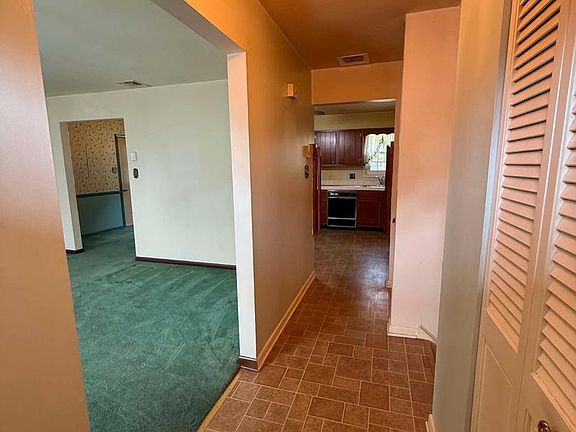 2nd image of 130 Holly Dr