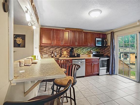 4th image of 14 Wilson Ave