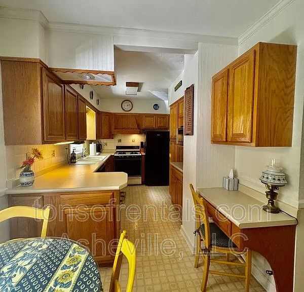 900 Hebron Rd — Photo 9