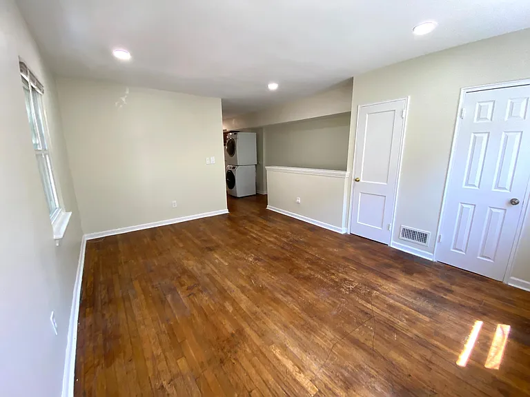 1817 2nd St NE — Photo 3