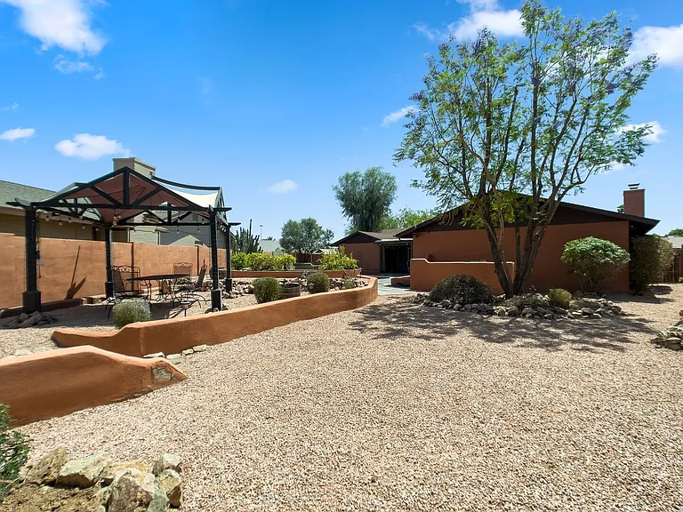 2146 E Manhatton Dr — Photo 22