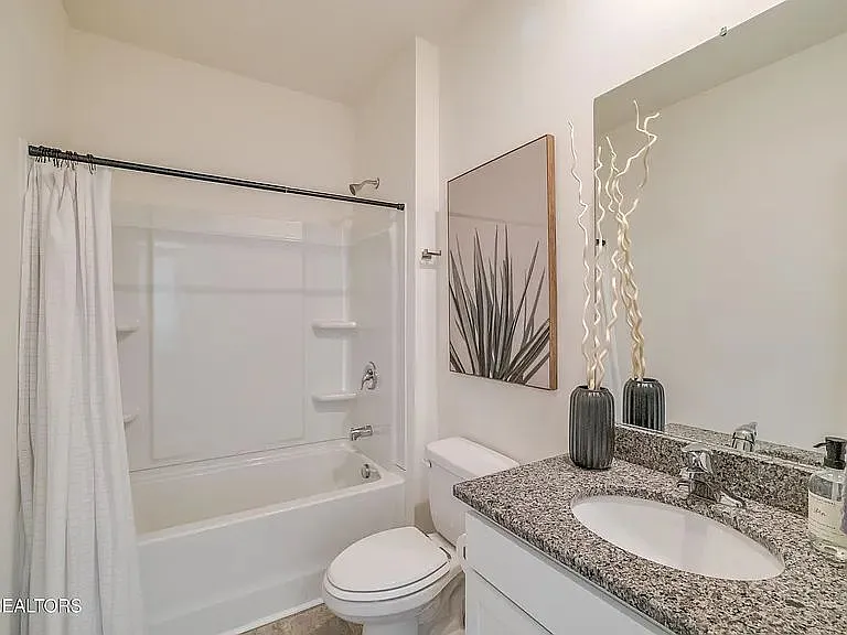 12301 Manhattan Ln — Photo 4
