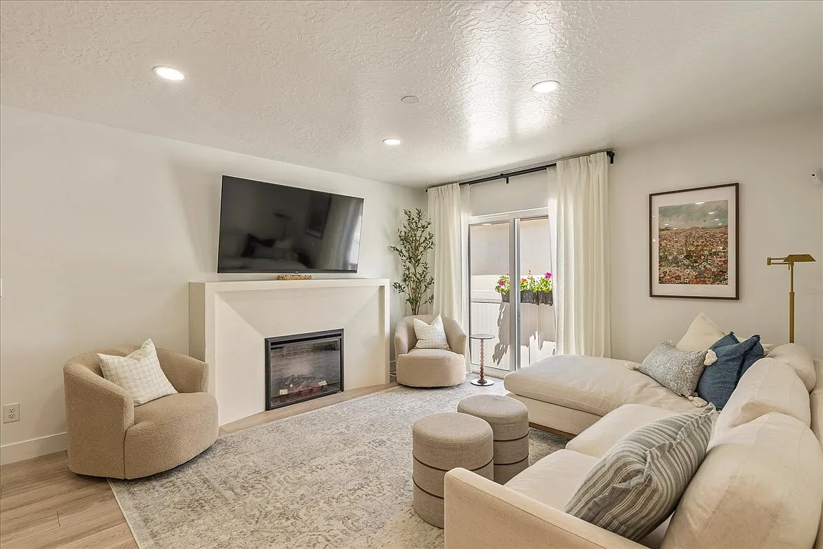 6 bed, 4.5 bath, 3069 sqft, $3,100 — Photo 3