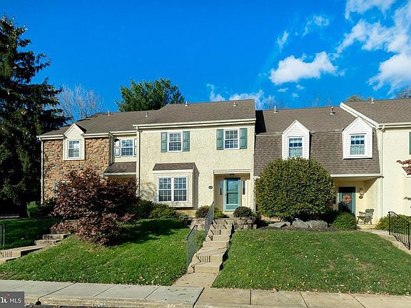 2nd image of 137 Oak Knoll Cir