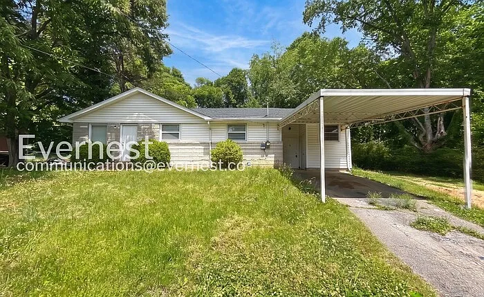 3250 Cloverwood Dr — Photo 2